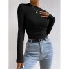 Wholesale Undershirt Slim Fit Vintage T-shirt Plaid Round T-shirts Women Pleated Top ZY1052